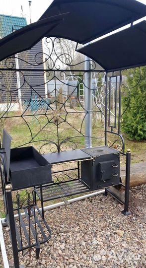 Мангал с крышей