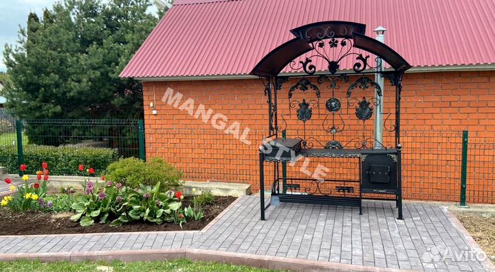 Мангал с крышей