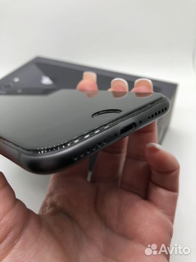 iPhone 8, 64 ГБ