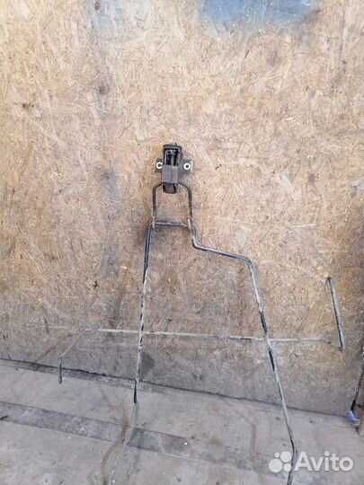 Кранштейн запаски ларгус