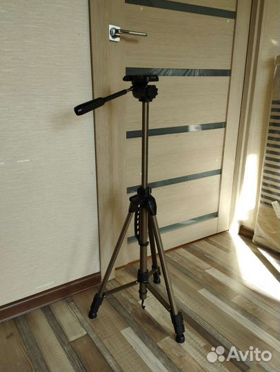 Штатив для фотоаппарата