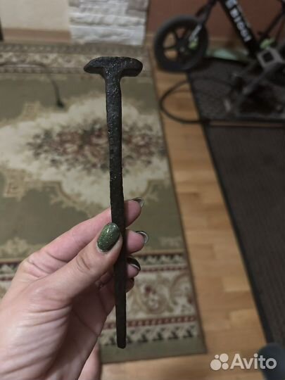 Гвоздь кованый старинный