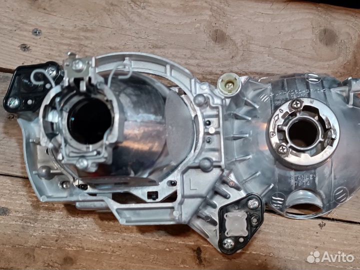 Часть фары Pajero Sport 2