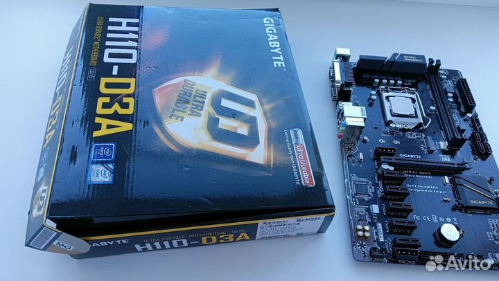 Материнская плата с процессором и памятью