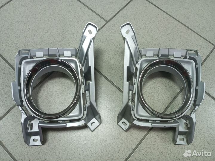 Накладка птф правая / левая LC 200 2012-15