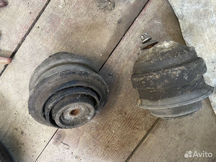 Подушка двигателя