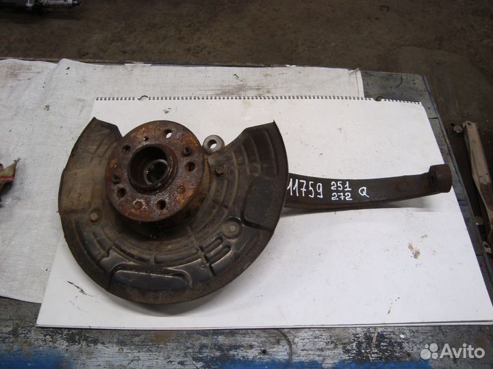 Кулак передний правый W251 M272