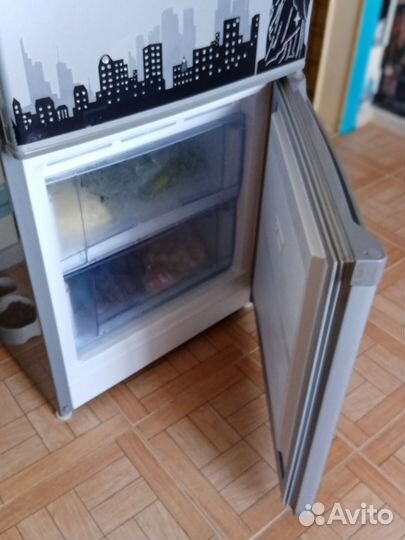 Холодильник высота 160см, серебро