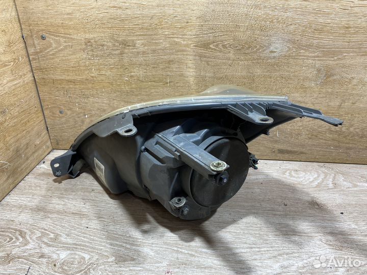 Фара правая Ford Fiesta 5 рестайлинг 142497