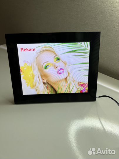 Цифровая фоторамка Rekam DejaView HD800
