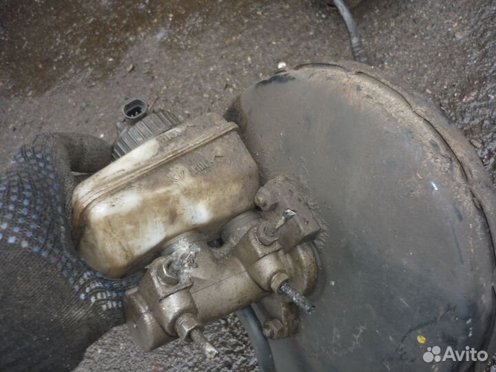 Вакуумный усилитель тормозов Рено Логан