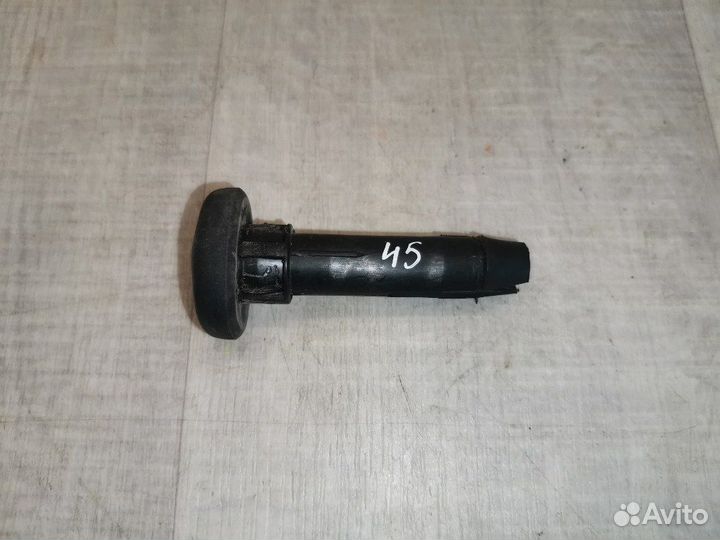 Направляющая подголовника передняя Nissan Tiida