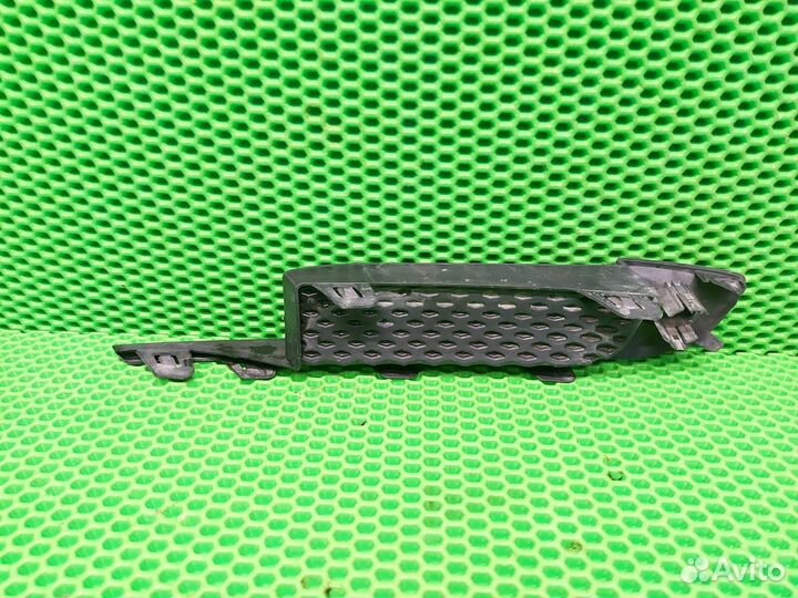 Накладка бампера передняя правая Porsche Macan 95B