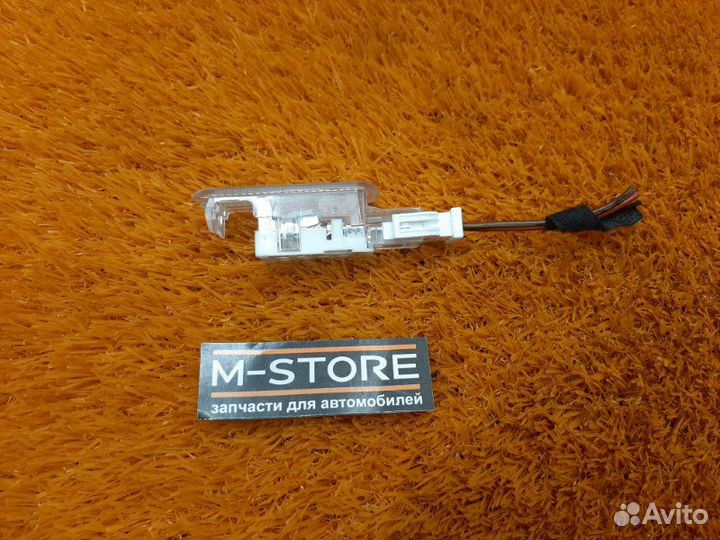 Плафон освещения Audi Q5 8R cdnc 2010