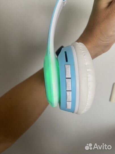 Беспроводные наушники светящиеся
