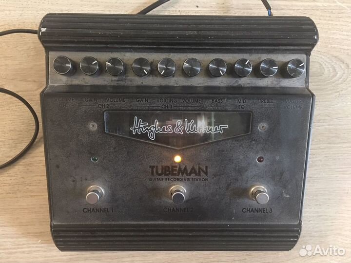 Ламповый гитарный преамп Hughes & Kettner Tubeman