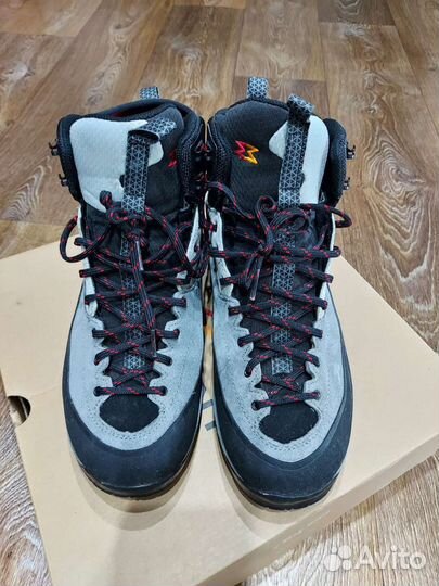 Ботинки треккинговые размер 43