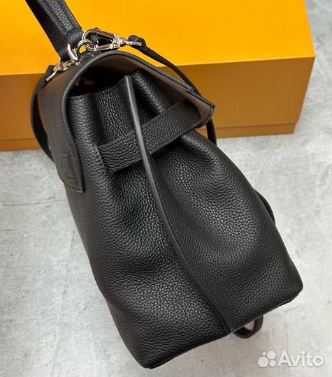 Сумка Louis Vuitton Lockme Ever