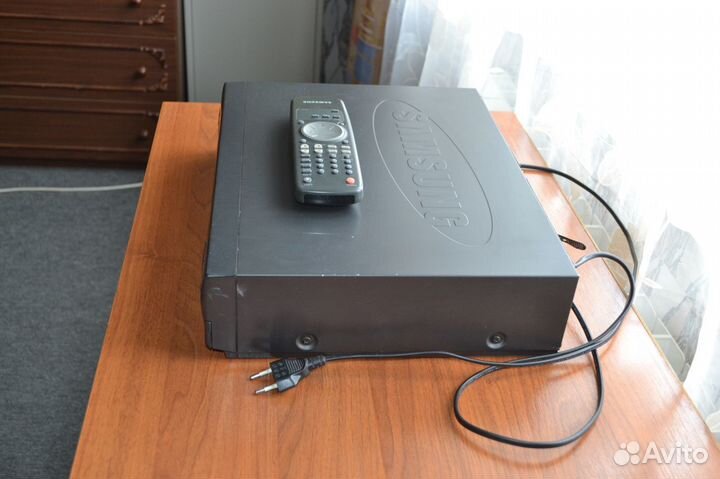 Видеомагнитофон Samsung SVR-700