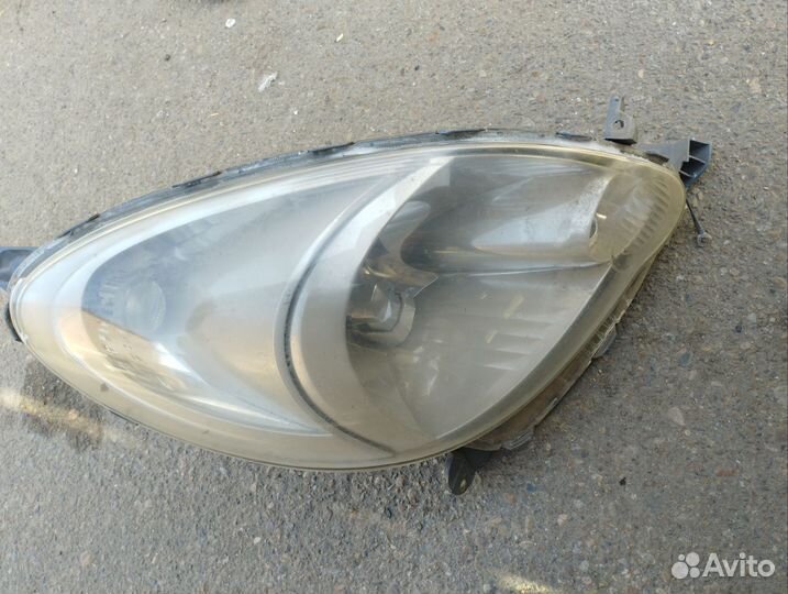 Фара правая ксенон с блоком на Тойота Функарго