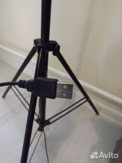 Фотосветильник на штативе 3 цвета.6 уровней яркост
