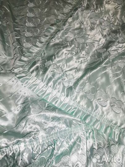 Покрывало с наволочками + постельное