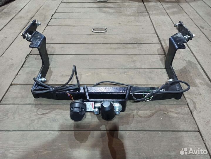 Фаркоп toyota ractis