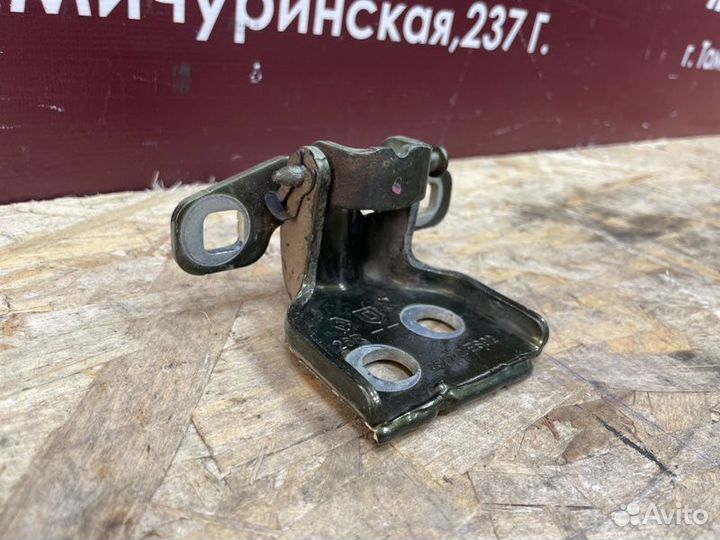 Петля двери задняя левая Renault Duster