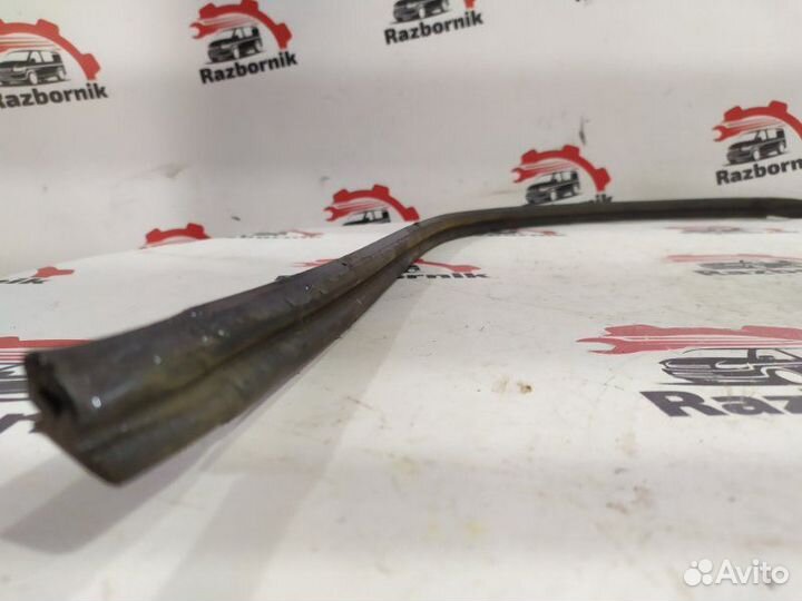 Уплотнительная резинка боковой двери задняя левая