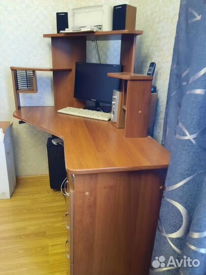 Компьютерный стол