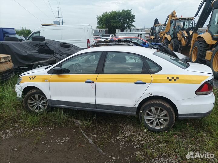 Volkswagen Polo 1.6 AT, 2019, битый, 200 000 км