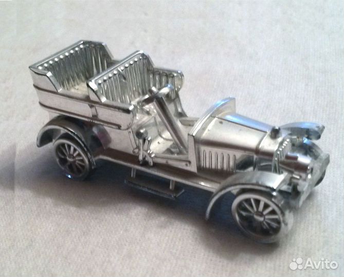 Масштабная модель старинной машины хром
