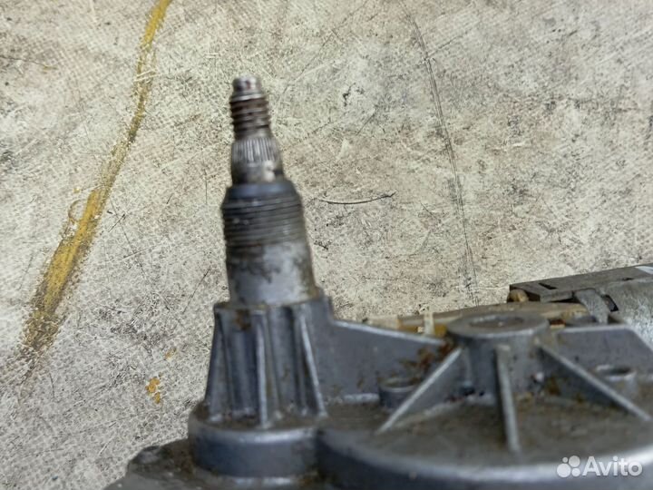 Мотор заднего стеклоочистителя Volkswagen golf 3