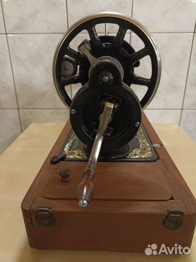 Швейная машинка 