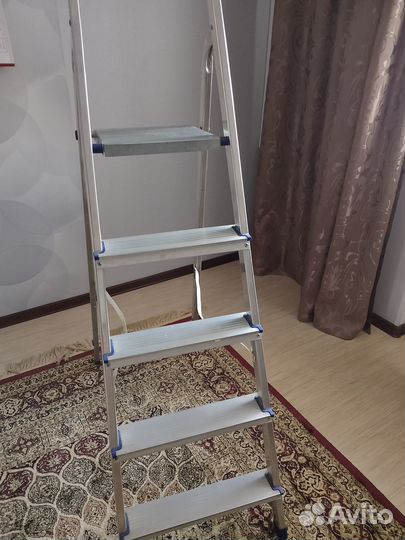 Стремянка алюминиевая 5 ступеней