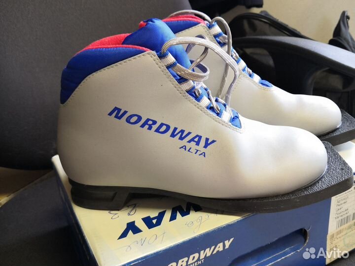 Лыжные ботинки