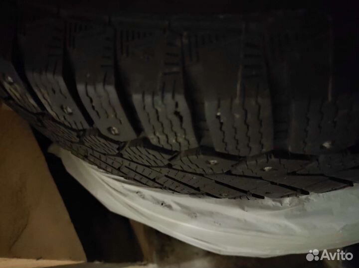 Continental ContiIceContact 4x4 215/70 R16