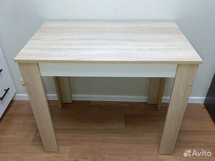 Стол кухонный