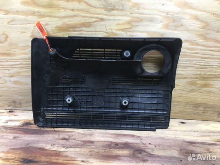 Крышка на двигатель декоративная Mazda Familia