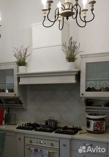 Деревянная вытяжка для кухни