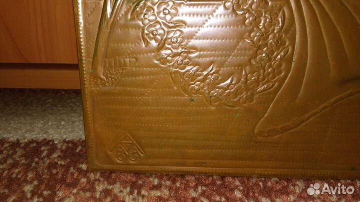 Пано 45х25 чеканка медь Девушка с виноградом 1983