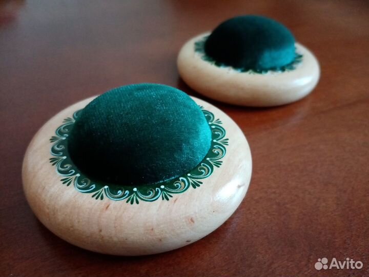 Игольница на деревянной основе