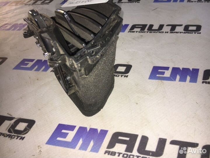 Дефлектор воздушный правый Kia Sportage 3