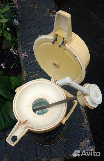 Термос - 2 л. с помпой стекло