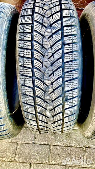 Goodyear UltraGrip Ice SUV 215/60 R17 98T