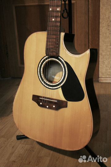 Акустическая гитара