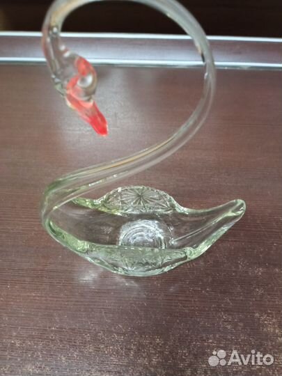 Статуэтка лебедь