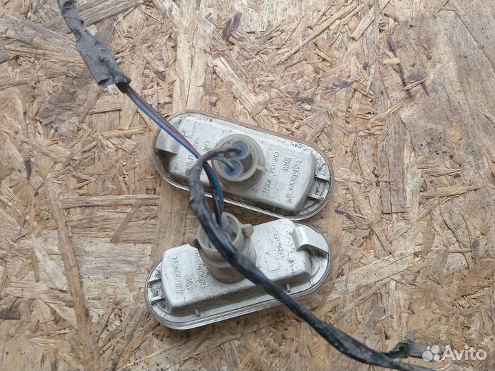 Поворотники переднего крыла Ford focus 2