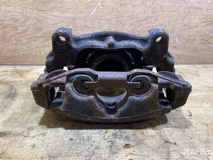 Суппорт передний правый Ford Mondeo 4 S105