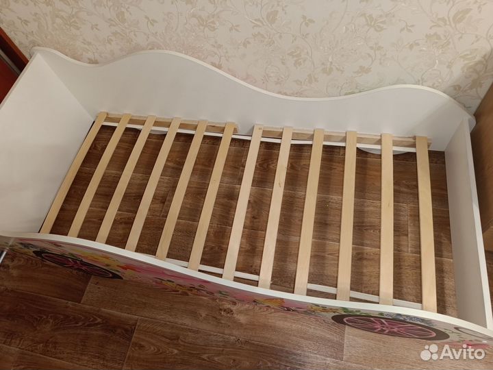 Кровать машина для девочки